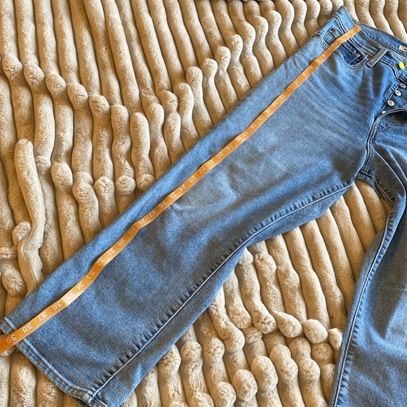 Levi's High Rise Blue Jeans - Picture 5 of 7